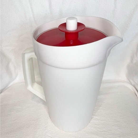 Vintage Tupperware white with red push lid pitcher - Picture 1 of 10